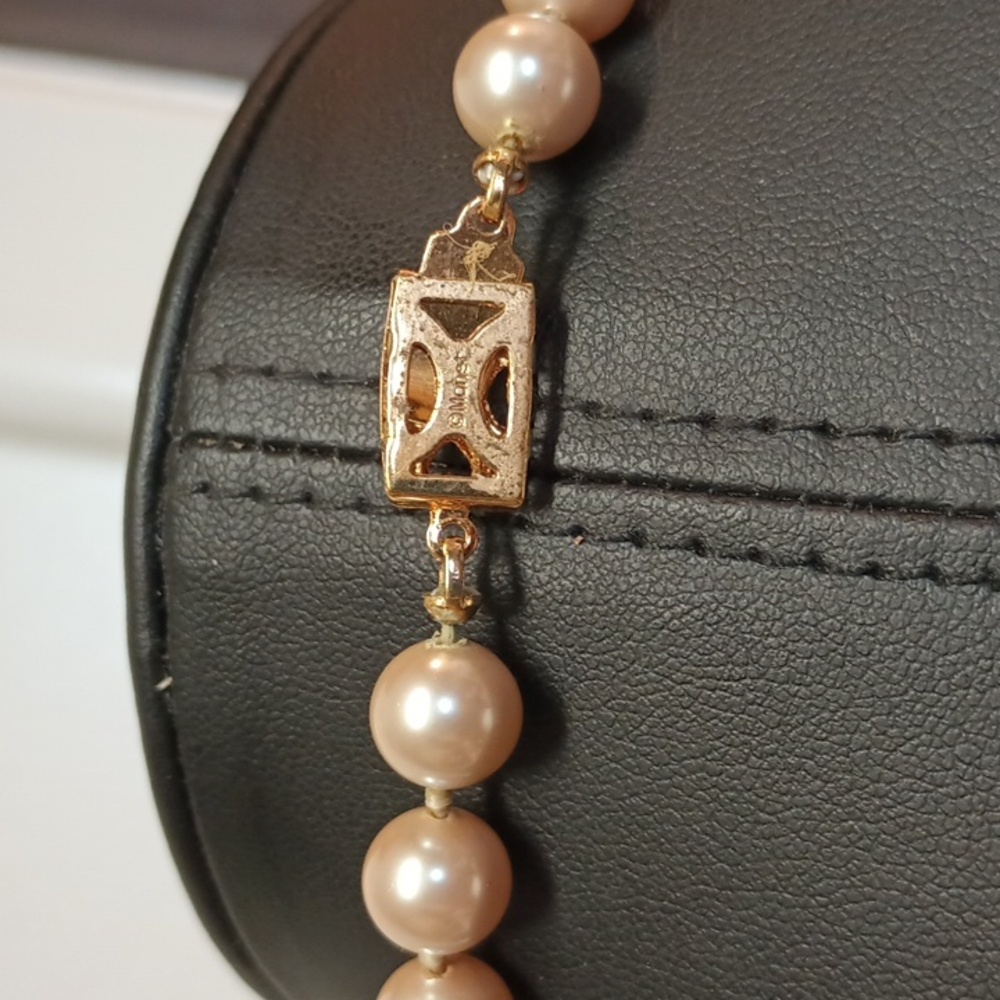 Vintage Monet faux pearl necklace - Picture 2 of 2